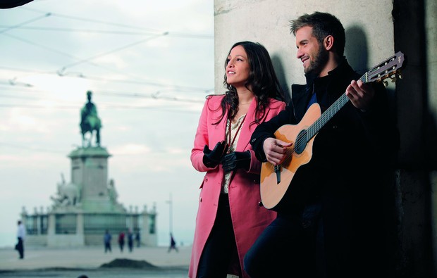  Carminho e Pablo Alborán cantam em dueto nos «Globos de Ouro»