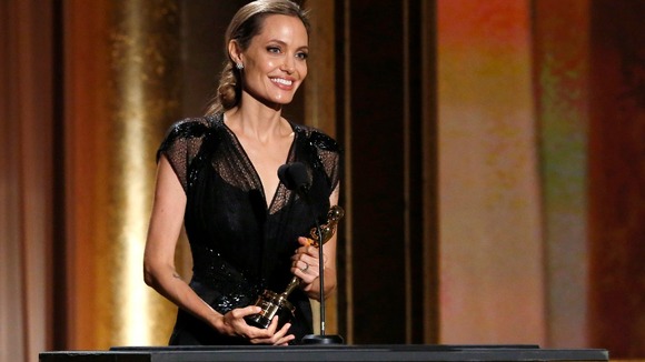  Angelina Jolie internada em estado grave