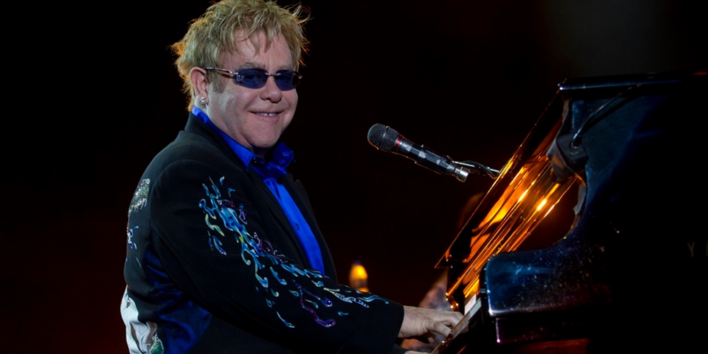  Elton John irá realizar uma mega digressão de despedida aos palcos