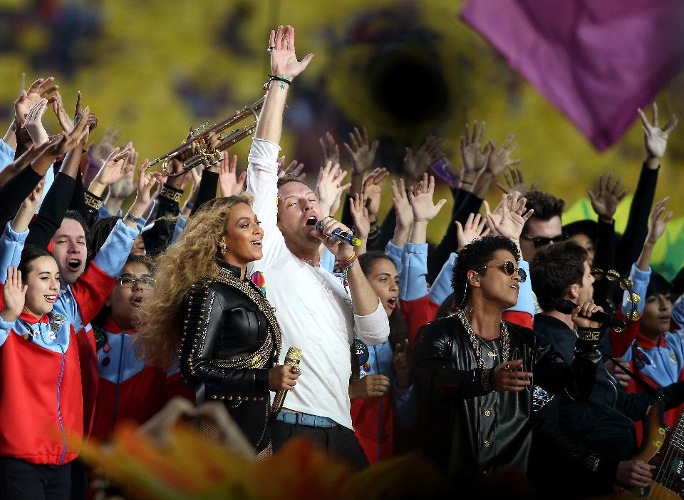  Atuação de Coldplay, Beyoncé e Bruno Mars no «Superbowl Halftime Show»