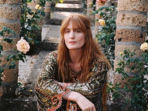  «Dance Fever» é o novo disco de Florence + The Machine