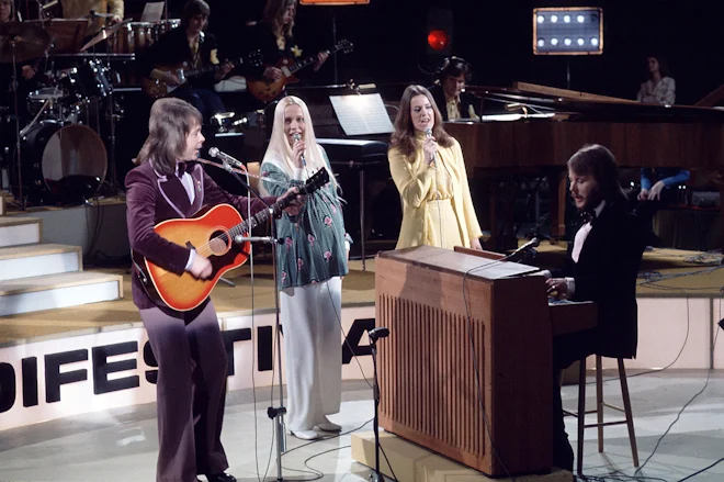  ABBA celebram 50 anos do álbum de estreia «Ring Ring» com reedição